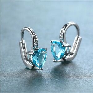 💙 SilverTone Simulated Light Blue AquamarineAHeart Crystal Hoop Earrings